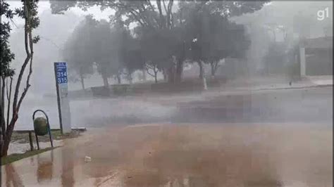 DF tem chuva de granizo e vento forte veja VÍDEOS Distrito Federal G1