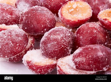 Frozen Plums Fotografías E Imágenes De Alta Resolución Alamy