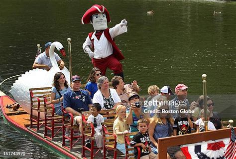 Amherst Mascot Photos and Premium High Res Pictures - Getty Images