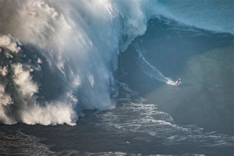 Record da paura 22 5 m l onda più alta mai surfata da una donna