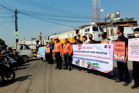 Tingkatkan Keselamatan Di Perlintasan Sebidang PT KAI Daop 3 Cirebon