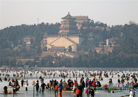 Massive Crowds Take Over Scenic Spots Across China During Spring Festival 10 Cn