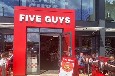 Excitement As Tamworths New Five Guys Burger Restaurant Opens Birmingham Live