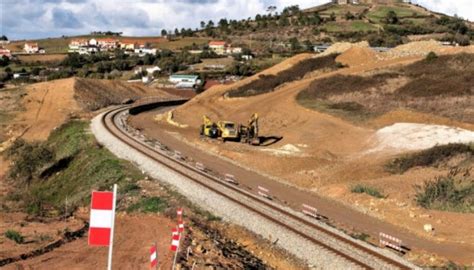 Prosseguem as obras na linha do Oeste Mira Sintra Meleças e Torres