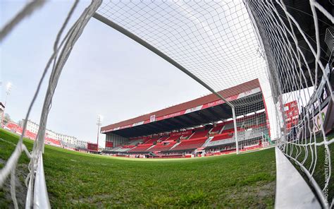 Fc Nantes Ligue Uber Eats Stade Brestois Fc Nantes D Cal Au