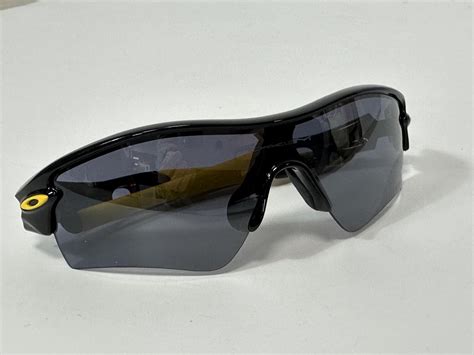 Livestrong Limited Edition Oakley Radar