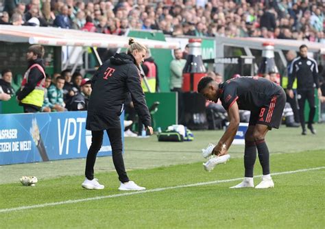 Gravenberch Fail Und Fahnenklau Bayerns Kurioser Sieg In Bremen Ran