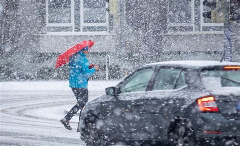 Schneeschauer und Glätte sorgen für mehrere Unfälle im Kreis Paderborn