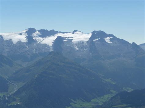 Müsste dann links der Piz Medel sein Fotos hikr org