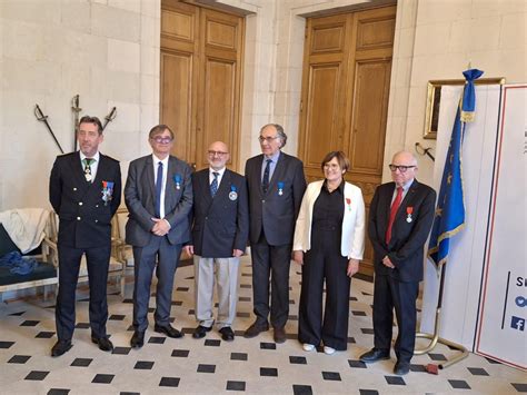 Remise Des Insignes De Chevalier De La L Gion D Honneur Anne Marie