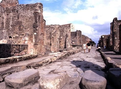 Via Dell Abbondanza Pompeii Editorial Photo Image Of Street Europe