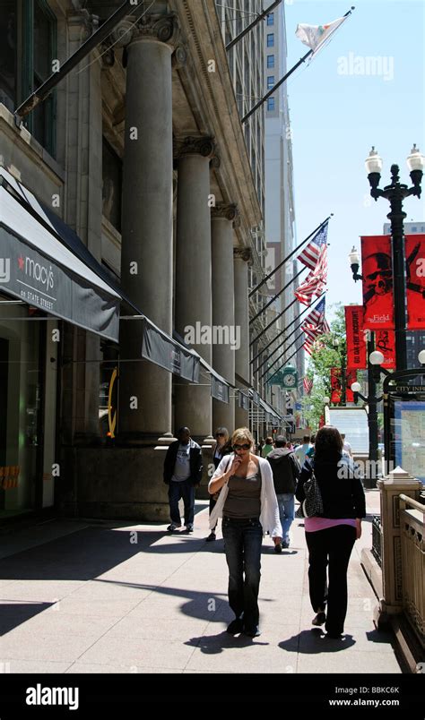 Macys Department Store On State Street Downtown Chicago Illinois Usa