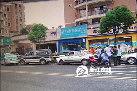 杭州一驾校教练开着教练车连撞3车 连续3年酒驾这回真栽了 嘉善新闻网