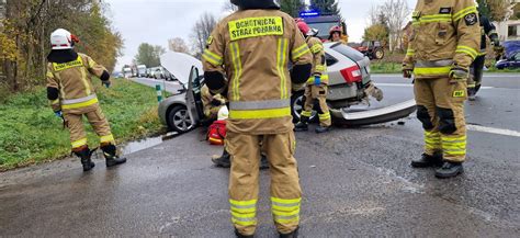 Skr Caj C W Lewo Straci A Panowanie Nad Pojazdem Skoda Zderzy A Si Z