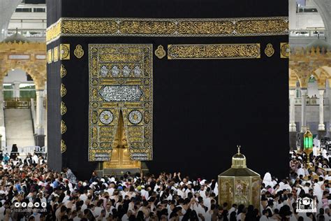 Pembatas Kaabah Dibuka Umat Muslim Bisa Kembali Mencium Hajar Aswad