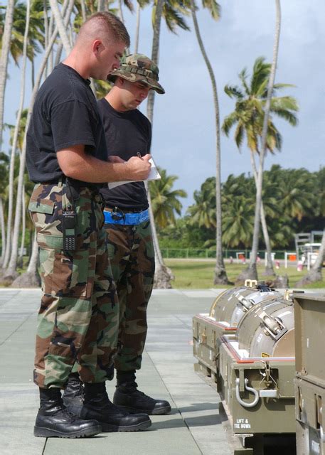 Us Air Force Usaf Staff Sergeant Ssgt Mark Dale Munitions