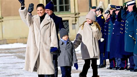 L Outfit Regale Del Giorno L Infanta Elena Regala Un Tocco Di