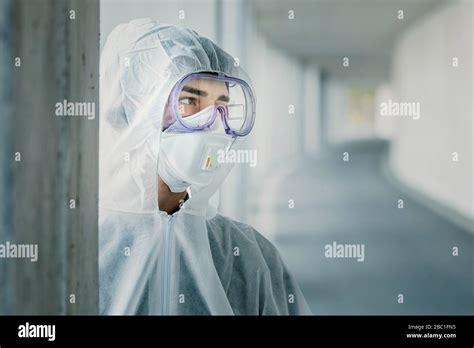 Man Safety Clothing Hi Res Stock Photography And Images Alamy