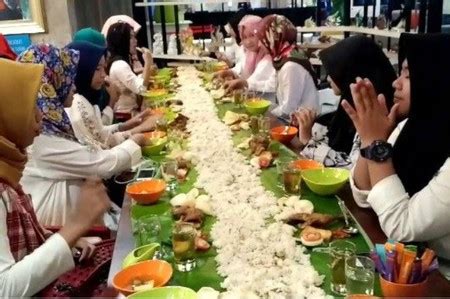 tradisi makan bersama  berbagai daerah  indonesia