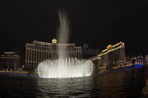 Bellagio fountain show editorial photography. Image of bright - 49814852