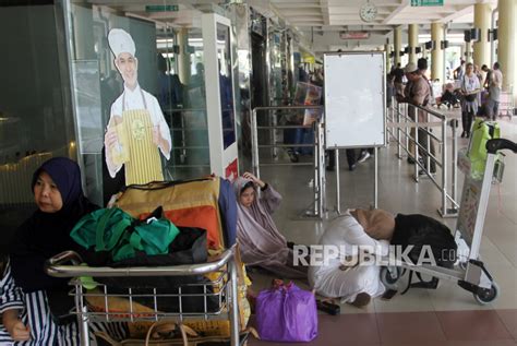 Imbas Erupsi Gunung Marapi Bandara Minangkabau Ditutup Sementara