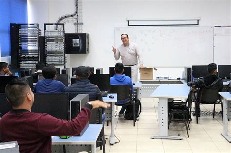 Regresan A Clases 288 Mil Alumnos De La Universidad De Guadalajara