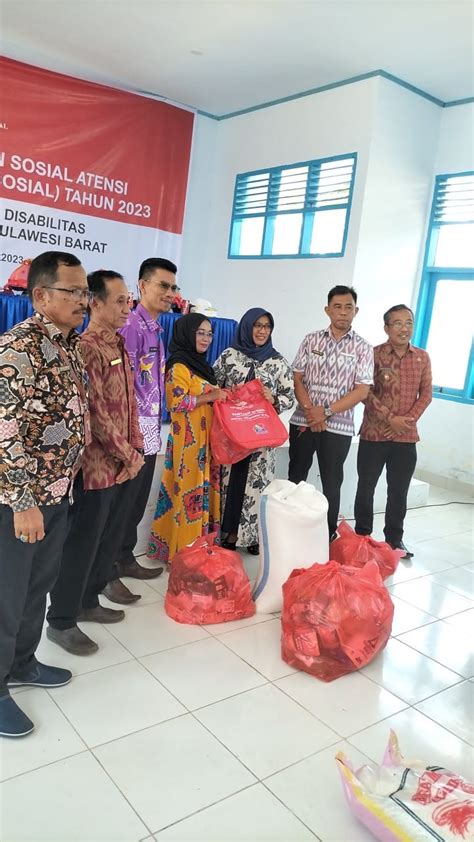 Penyerahan Bantuan Sosial Atensi Asistensi Rehabilitasi Sosial Tahun