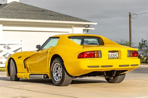 Transformação Chevrolet Corvette 1976 Vira Um Dodge Viper Motor Show