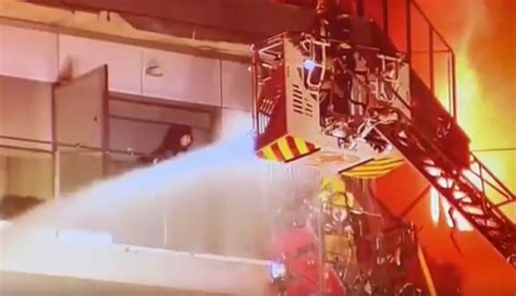 Así han rescatado los bomberos a un padre y a su hija en el dantesco