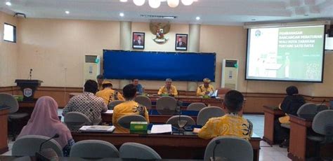 Rapat Pembahasan Rancangan Peraturan Wali Kota Tarakan DKISP Tarakan