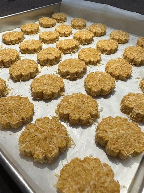 Biskut Kelapa Food Drinks Homemade Bakes On Carousell