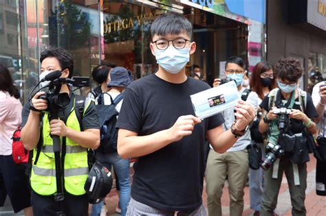 現身東角道 黃之鋒籲關注12港人 星島日報