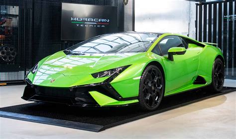 Lamborghini Presents The New Huracán Tecnica To Its Customers EN