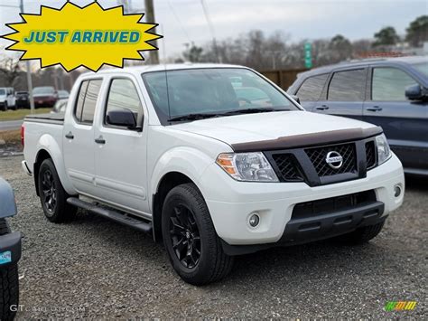 Glacier White Nissan Frontier Sv Crew Cab Midnight Edition