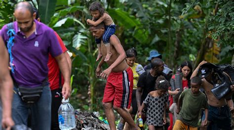 64 000 ecuatorianos salieron del país por tierra y no volvieron