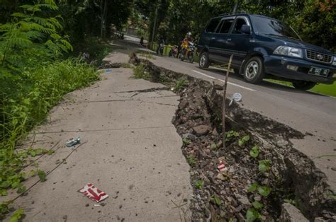 Cuaca Ekstrem Warga Banten Diminta Waspada Hujan Lebat Dan Angin