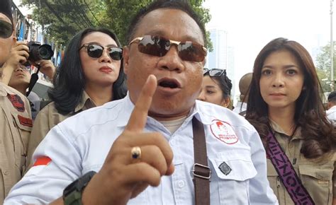 Seribu Relawan Gerakan Cinta Prabowo Antarkan Prabowo Subianto Dan