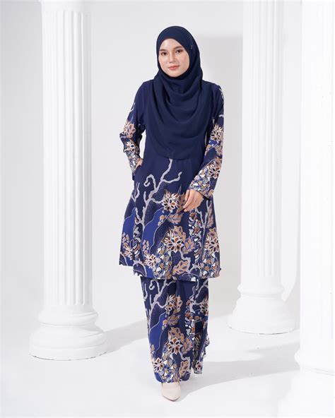 Baju Kurung Pahang Batik Sultanah Ratna Navy Blue Kualiti Designer Harga Luarbiasa