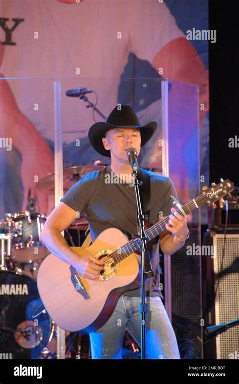 La leyenda del país Kenny Chesney aparece en Good Morning America en el