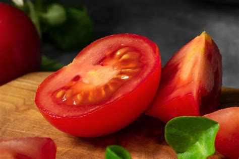 Tomate Faz Mal Para O Estômago - Tomate faz mal para gastrite? Veja mitos e verdades do fruto - MinhaSaúde