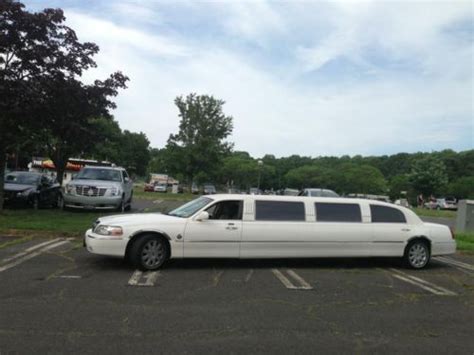 Buy Used 2003 Lincoln Town Car Base Limousine 4 Door 46l In Brick New