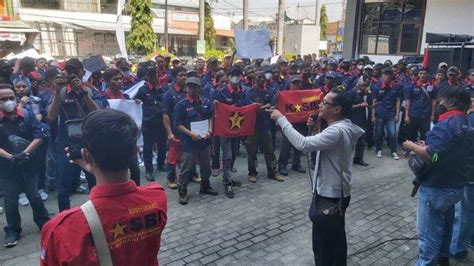 Ratusan Buruh Billman Di Tegal Brebes Demo Kantor Pln Up Tegal Tuntut