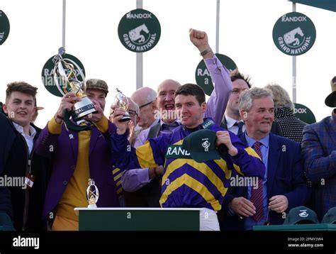 Jockey Derek Fox Nach Dem Gewinn Der Randox Grand National Handicap