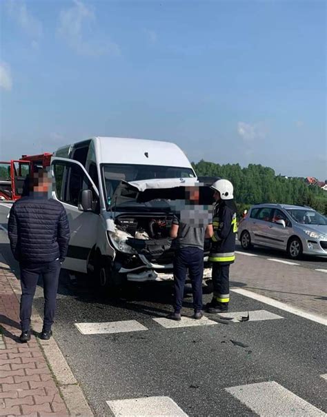 Zderzenie Samochod W Na Trasie Krak W Olkusz W Przegini Foto