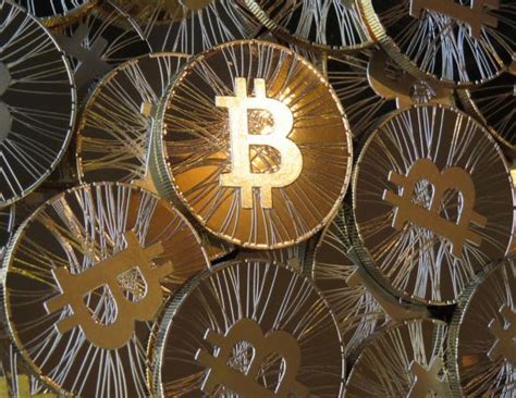 Bitcoin ultrapassa os 65 mil dólares e aproxima se do valor recorde