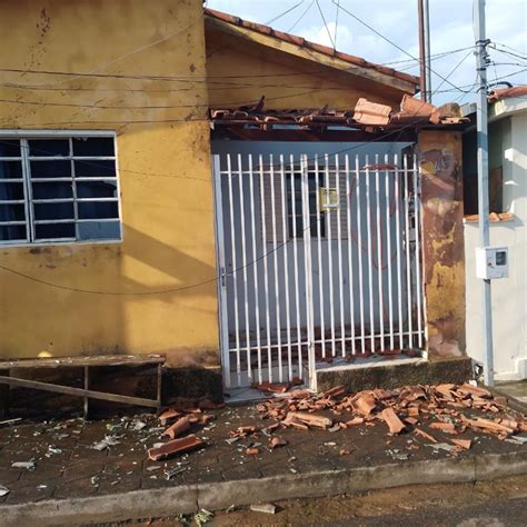 Chuva Causa Estragos Em Concei O Da Aparecida Carmo Web Tv