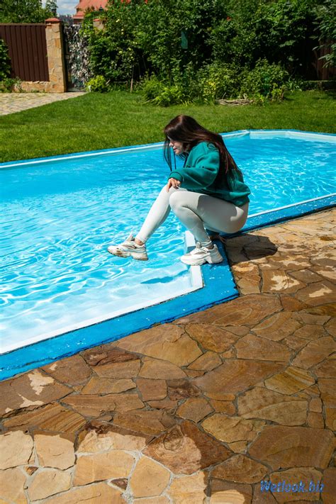 Wetlook Girl In White Leggings Gets Wet In Pool R Wetgirlswetlook