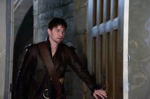 Reign Scoop Torrance Coombs And Jonathan Keltz Interviews Seat F