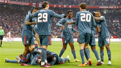 Feyenoord Wint De Klassieker Met 3 2