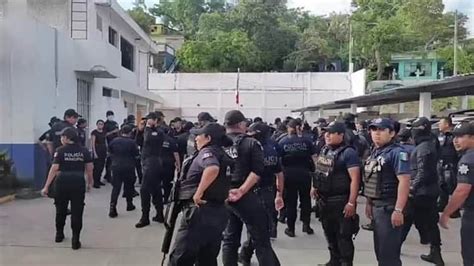 Policías En Tuxpan Se Rebelan Y Van A Paro Protagonizan Trifulca Con